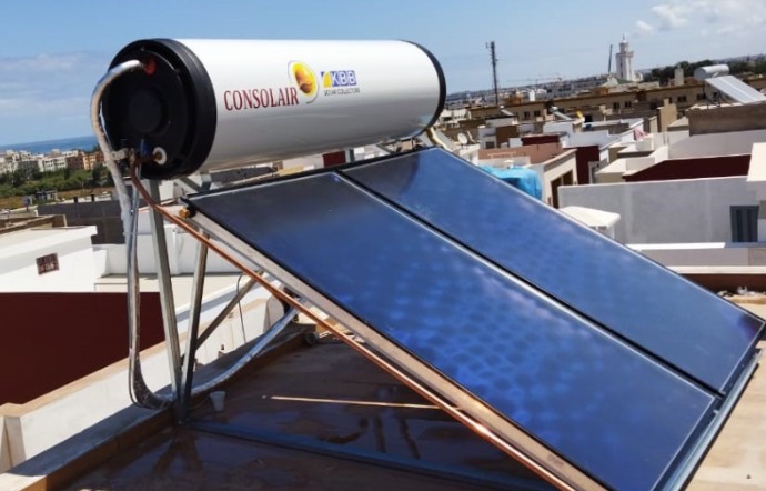 un chauffe eau solaire tel qu'on en trouve dans les pays du sud